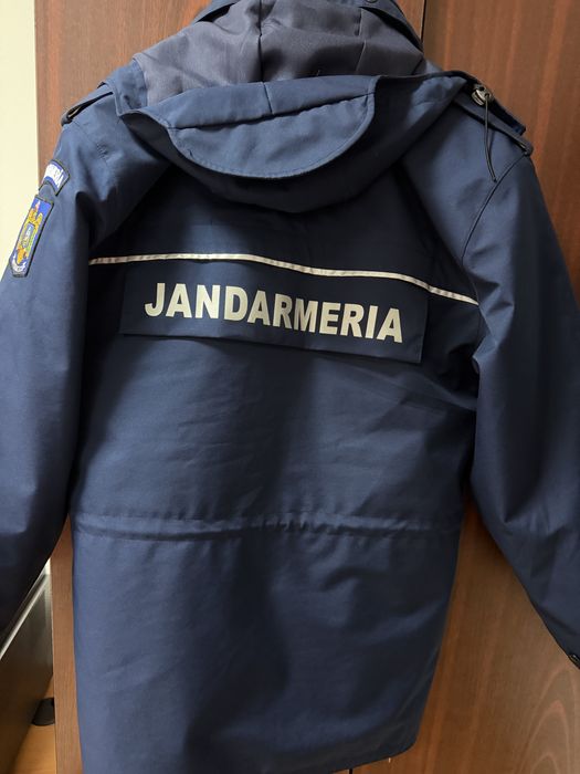 Scurtă Jandarmi cu mesadă