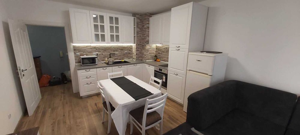 Дава се под наем Двустаен апартамент в София, Център - 81 кв.м за 739.5 € - Снимка #1