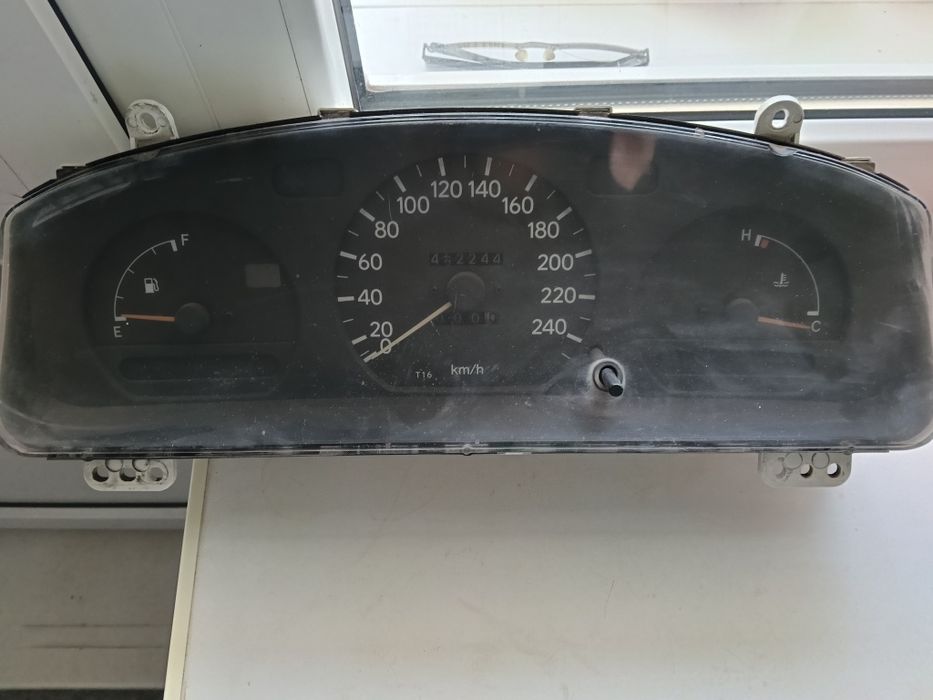 Продам двери с Карины Е 15 т.т