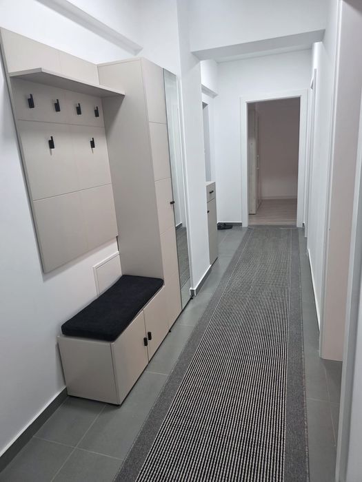 Închiriez apartament