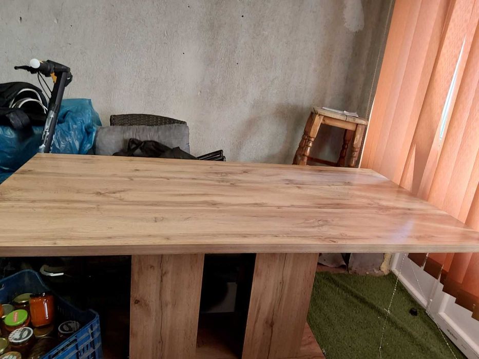 Маса с четири стола