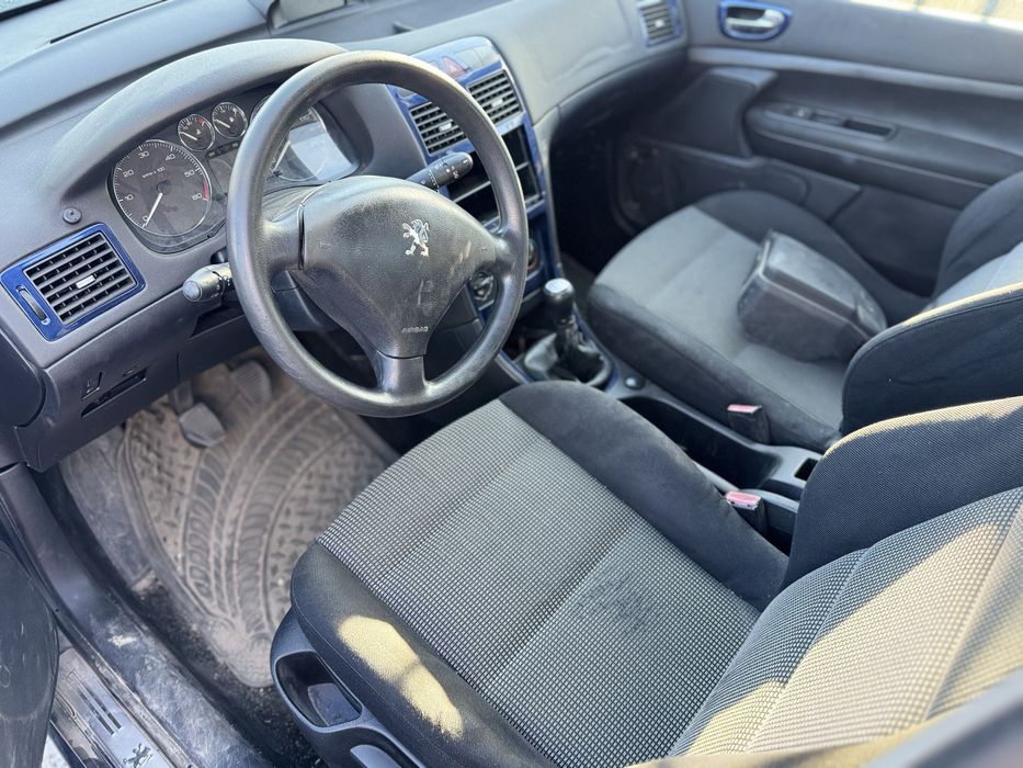 Peugeot 307 Facelift 1.6hdi НА ЧАСТИ