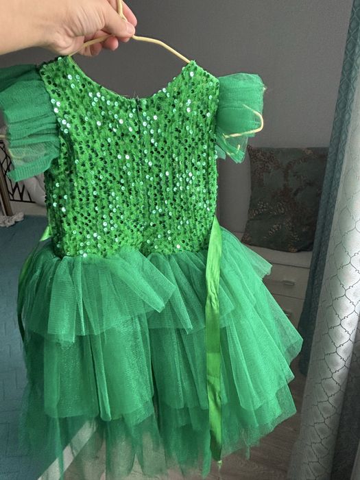 Продам платье для девочки. 4,5,6 лет.