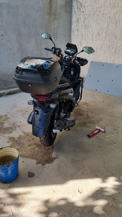 Skuter, benzinda harakatlanadigan avtomat karopka skuter sotiladi