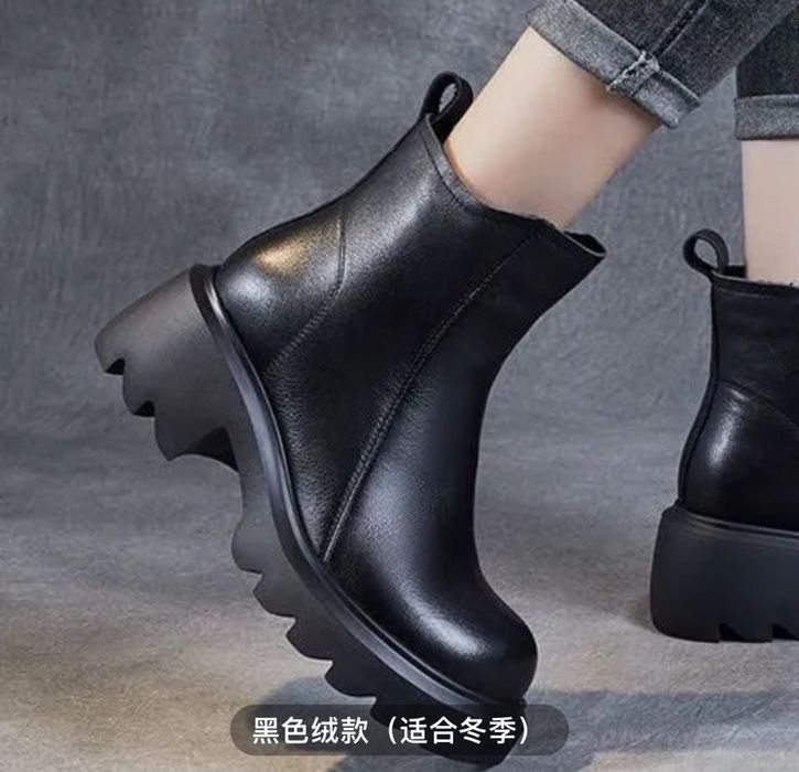 Продам   женские     ботинки