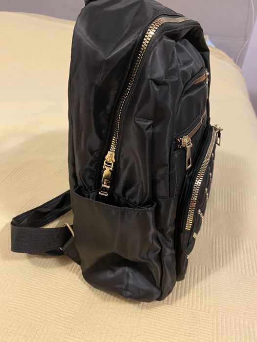 Rucksack dama , negru, nou, fermoare aurii