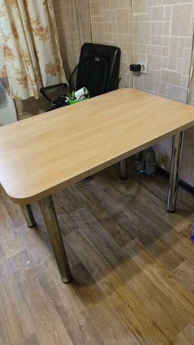 Продается кухонный стол