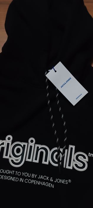 Продавам оригинален чисто нов суичер на Jack Jones originals