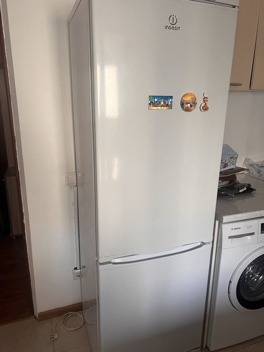 Indesit холодильник