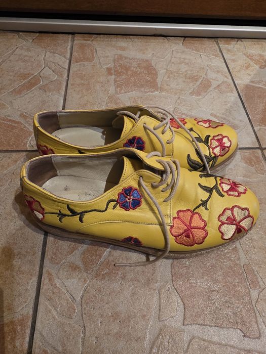 Vând mocasini din piele naturala  mar:38