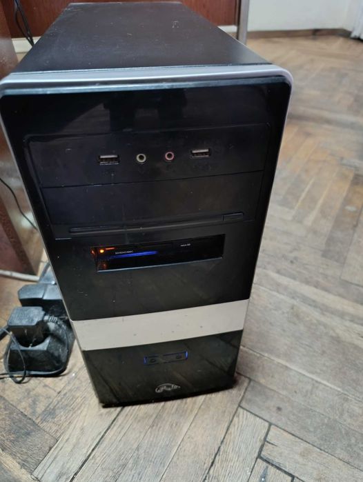 Настолен компютър (ъпгрейнат) с чисто нов windows 10