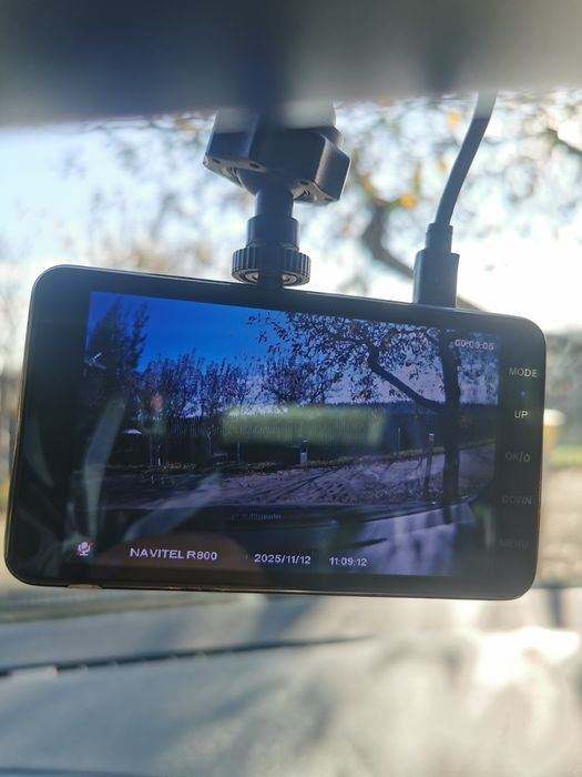 Camera auto Navitel R800