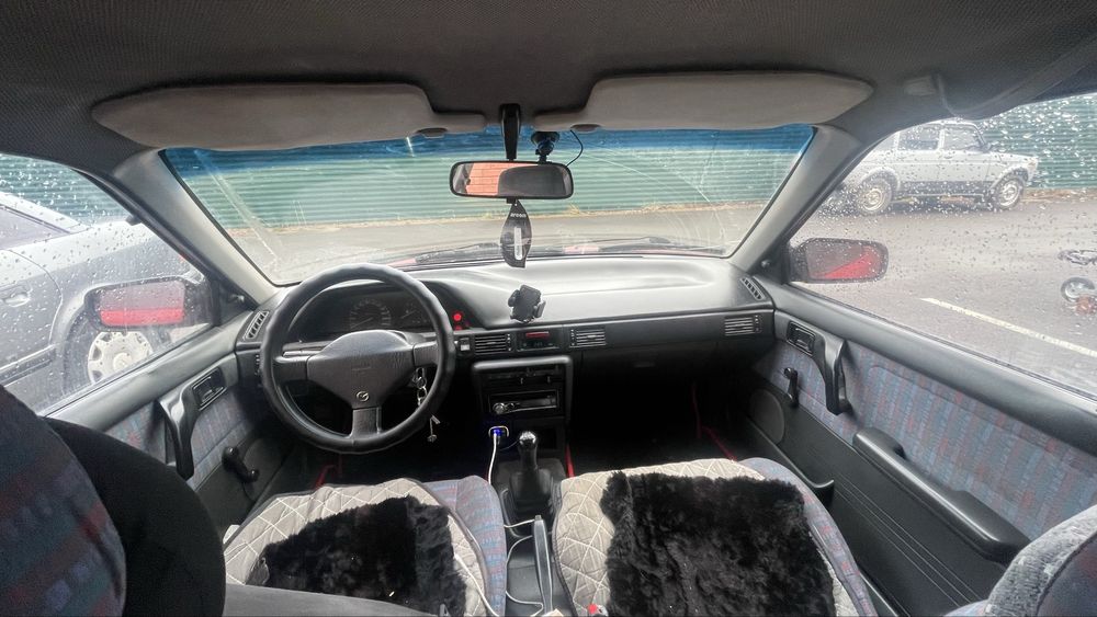 Продам Mazda 323 обьем 1,6