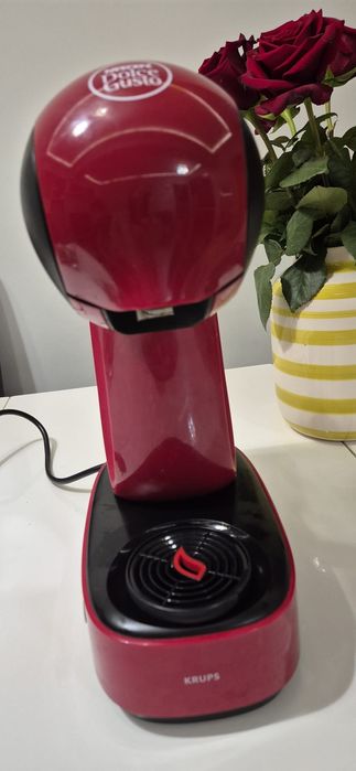 Vând aparat de cafea cu capsule  KRUPS Nescafe Dolce Gusto