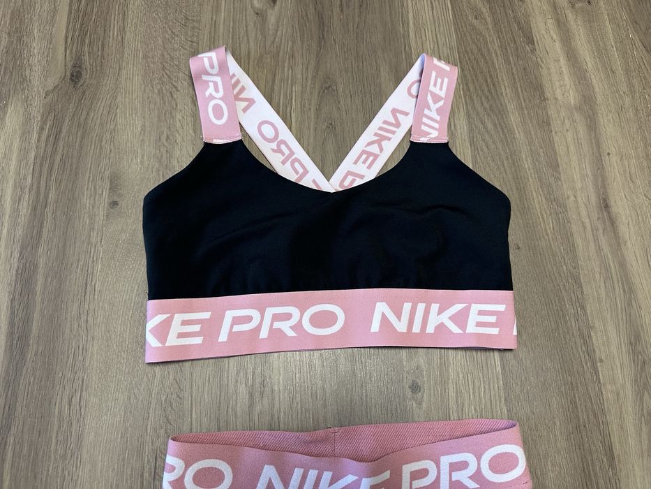 100% Оригинален!! Дамски спортен екип Nike Pro бюстие клин