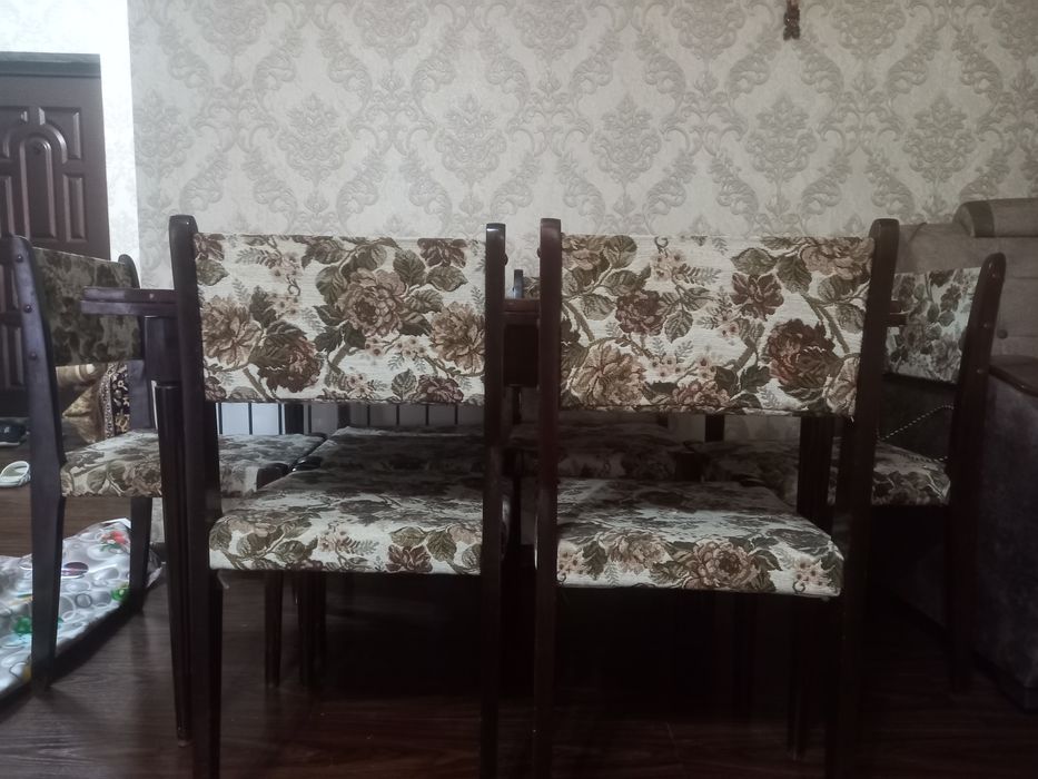 Стол раскладной из 6 стульев