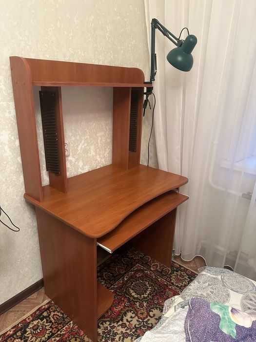 Продам компьютерный стол