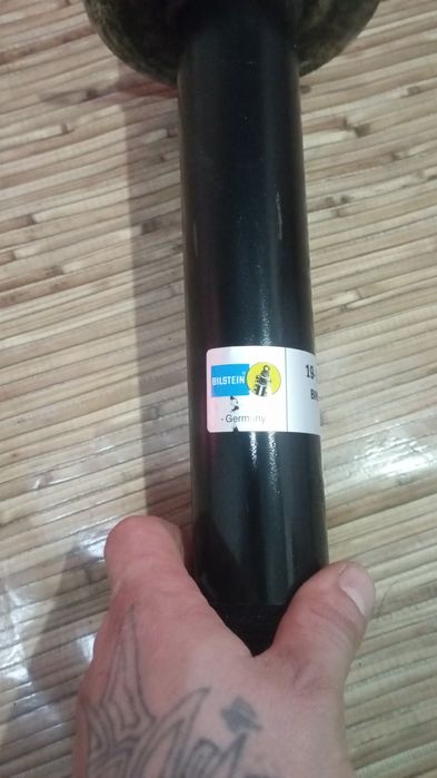 Продам амортизаторы 2 шт