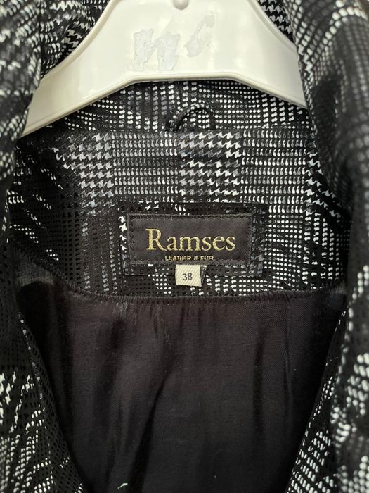 Продам куртку женскую