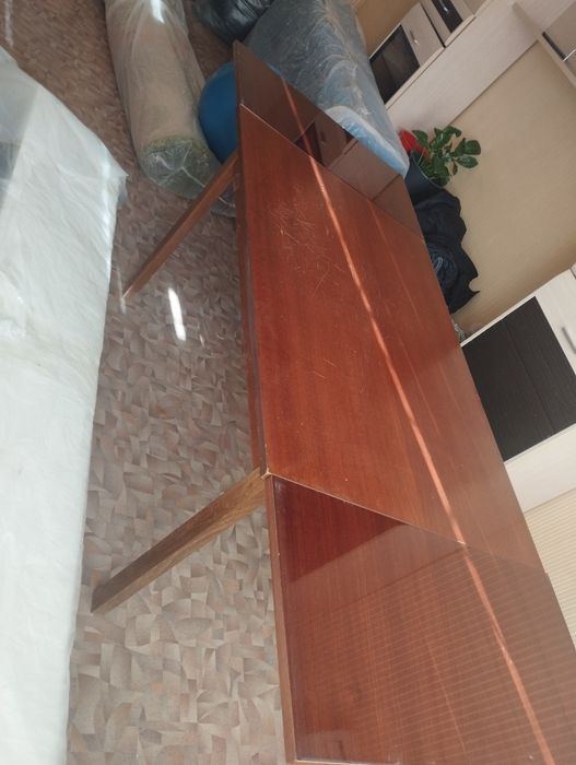 Продам стол из красного дерева