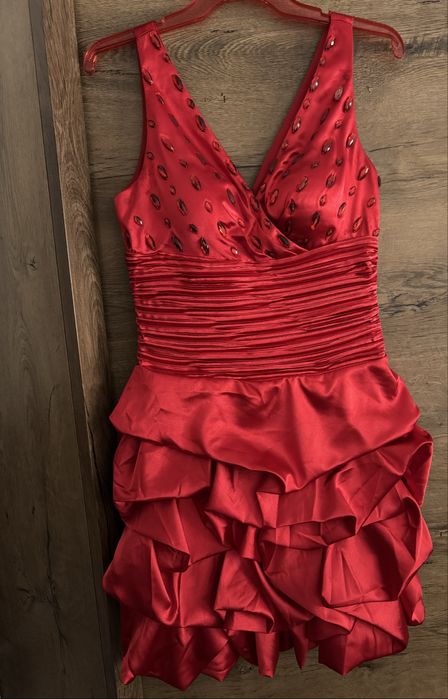 Vand rochie rosie