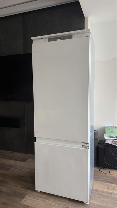 Холодильник встраиваемый Whirlpool SP40 802 EU