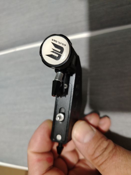 Aparat de tatuat rotativ, modelul Kwadron Equaliser Spike Mini 
Este nou