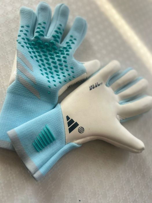 продам вратарьские перчатки Predator Pro