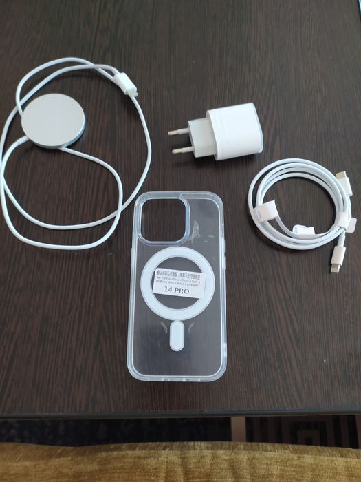 Набор аксессуаров новый на айфон 14 про (зарядка, чехол, блок, магнитн
