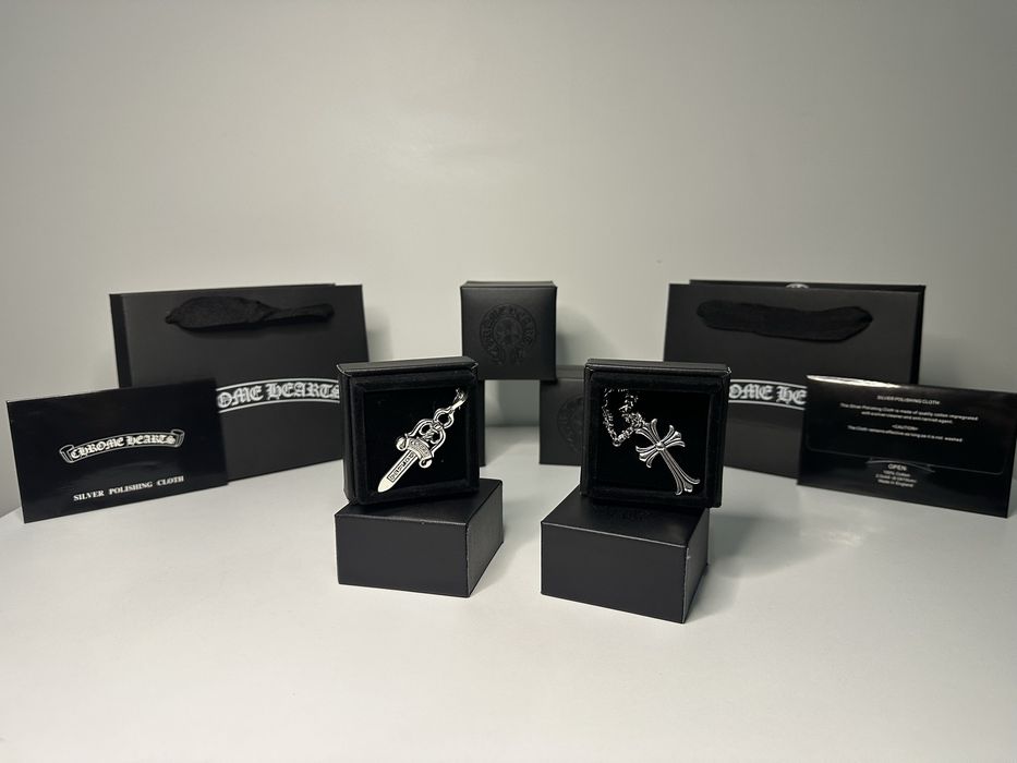 Колие на марката Chrome Hearts