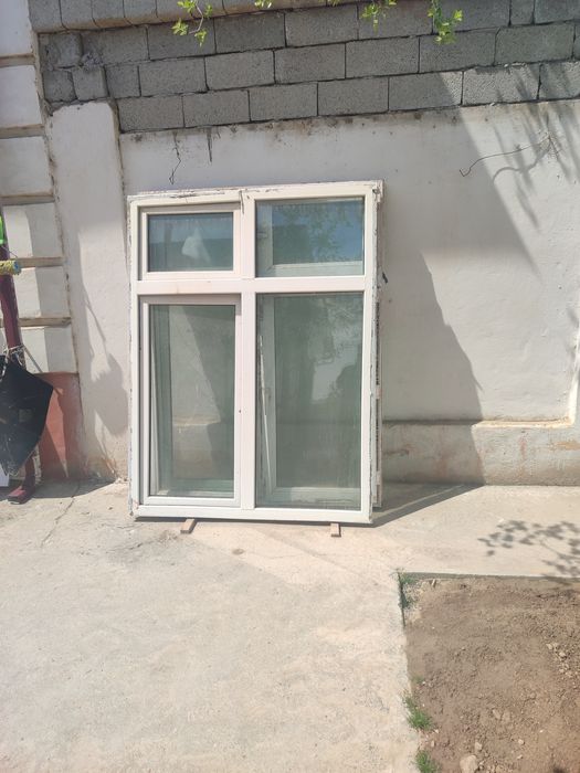 Продам двери и окно аква