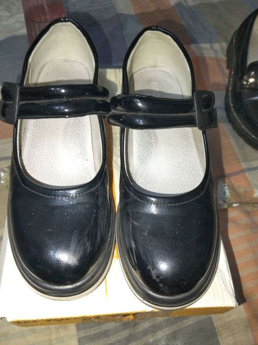 Детские школьные туфли