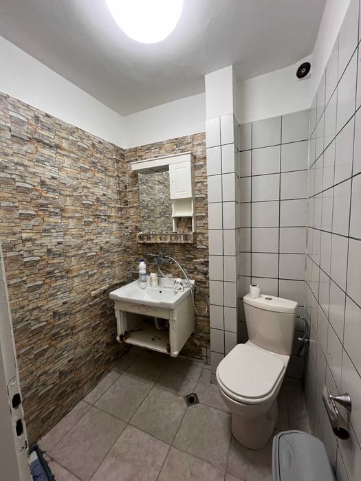 Голям офис под наем в ж.к. Младост 1 до Макдоналдс