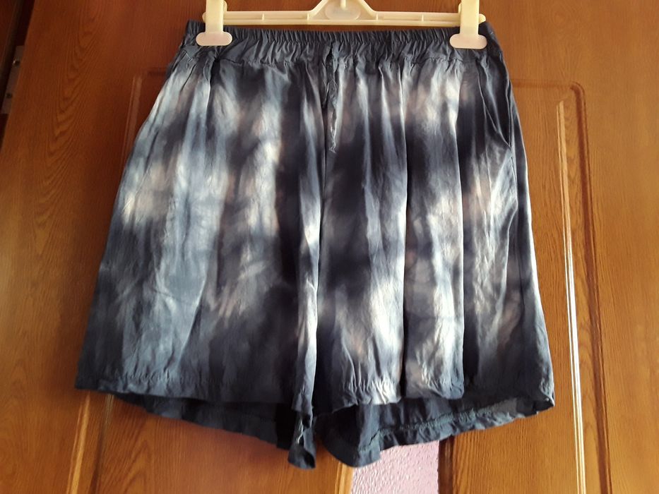 Vând Pantaloni Scurți Damă Mărimea XL Noi