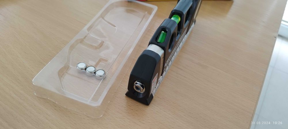 Продавам ролетка с нивелир и лазер