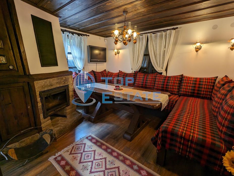 Две реновирани във възрожденски стил къщи в Тревненския балкан