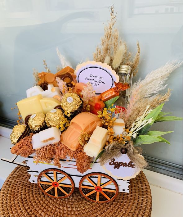 Аранжировки/букети с  ароматни цветя от глицеринов сапун.