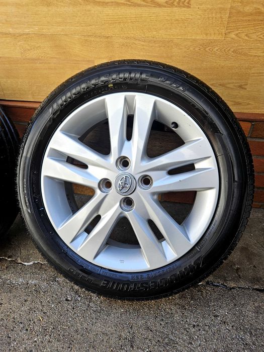 Оригинални лети джанти 16" от Тойота (Toyota) 4х100