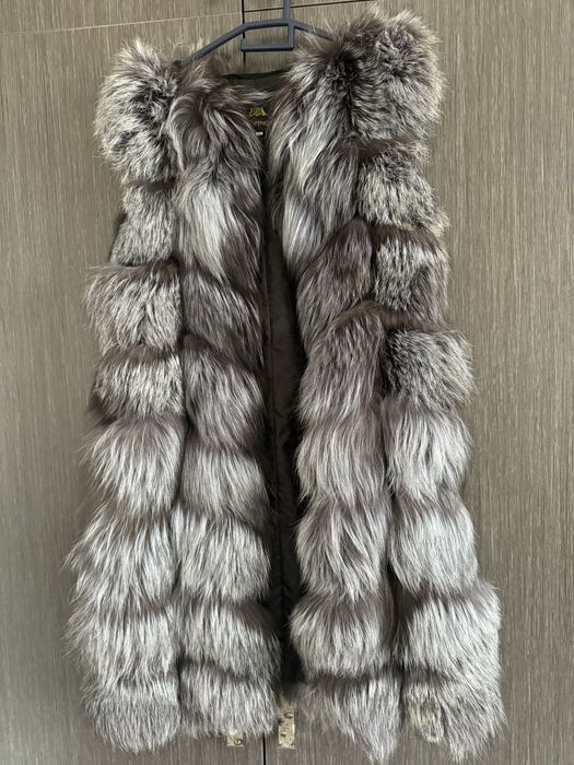 Продам мех жилетку бу