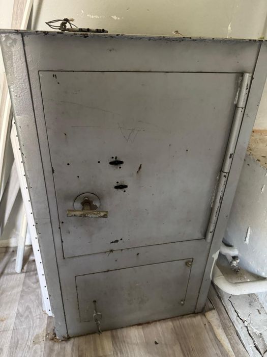 Продам сейф для драгоценностей.