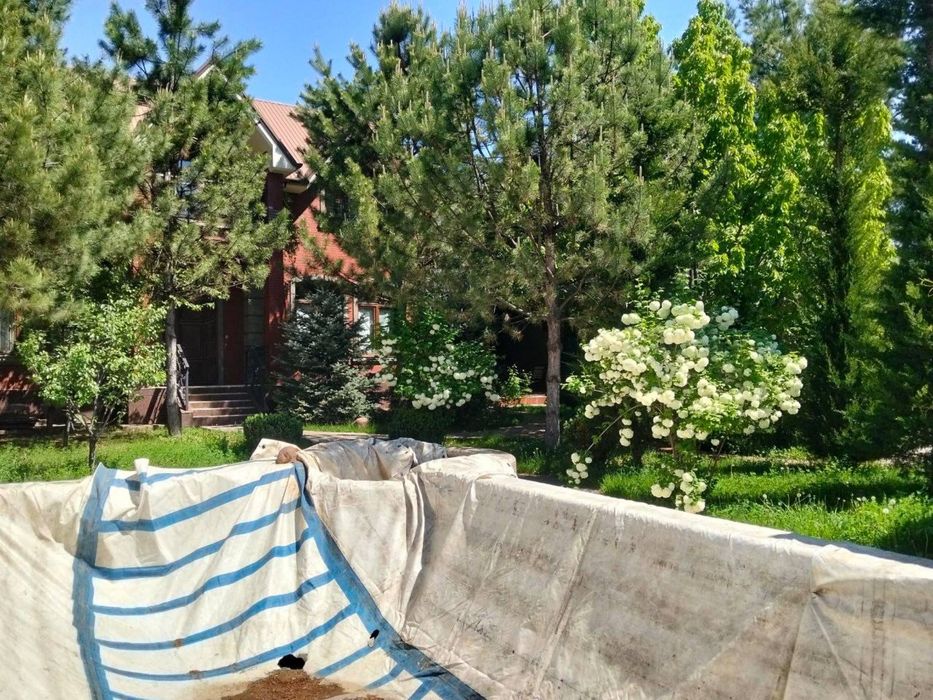 Продается просторная дача с зеленым садом-Чарвак,Приморский.
