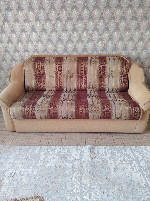 Шкафы для одежды и диван для гостей