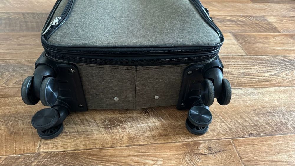 Продам чемодан б/у