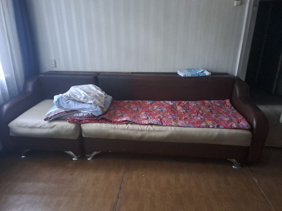 Диван.