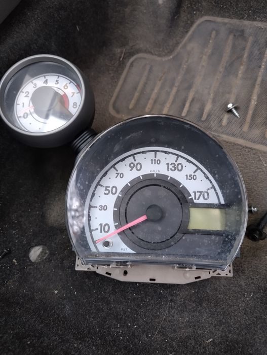 Ситроен C1 само на части! Перфектен двигател и ходова част!