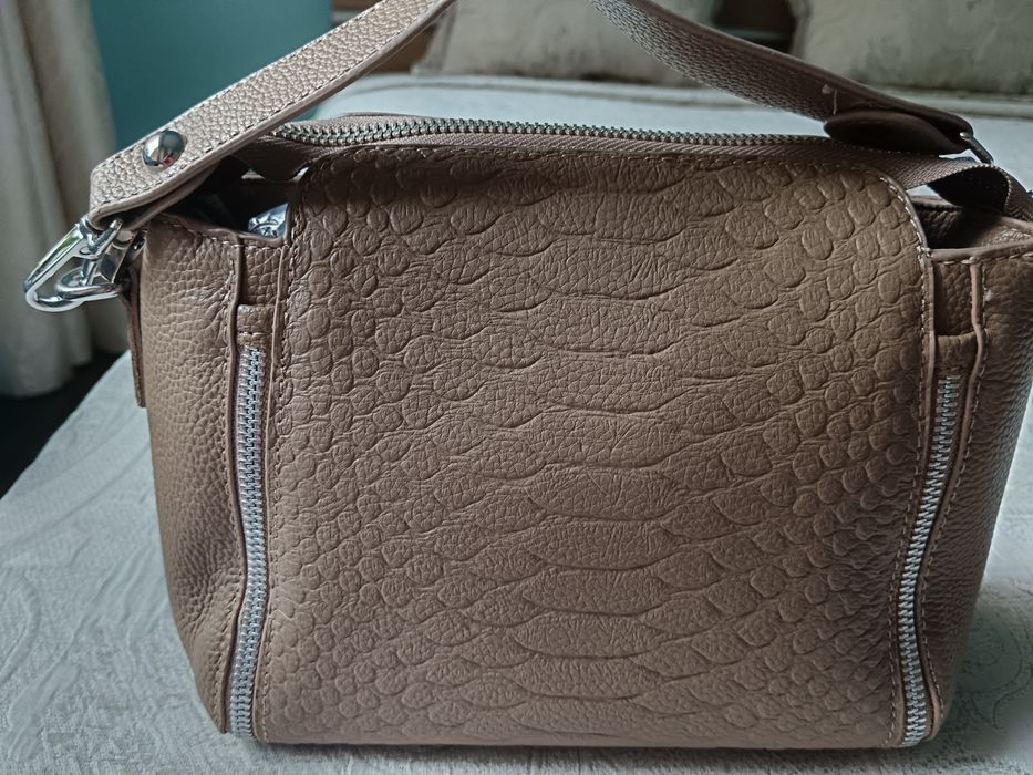 Дамска чанта от естествена кожа