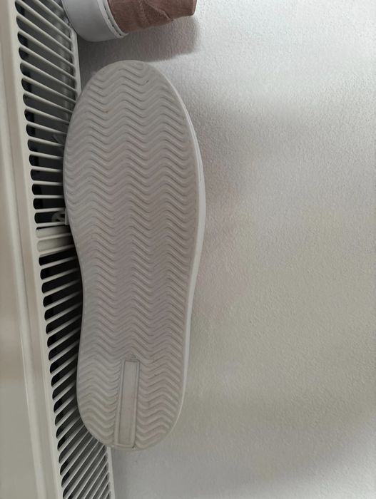 Sneakers 43 noi , cusuti din piele întoarsă