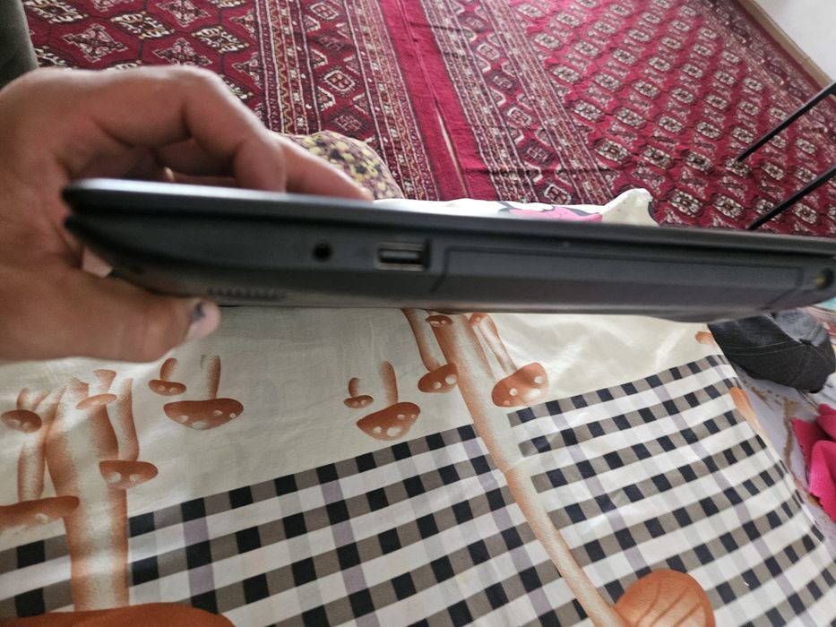 Noutbook sotiladi holati yaxshi