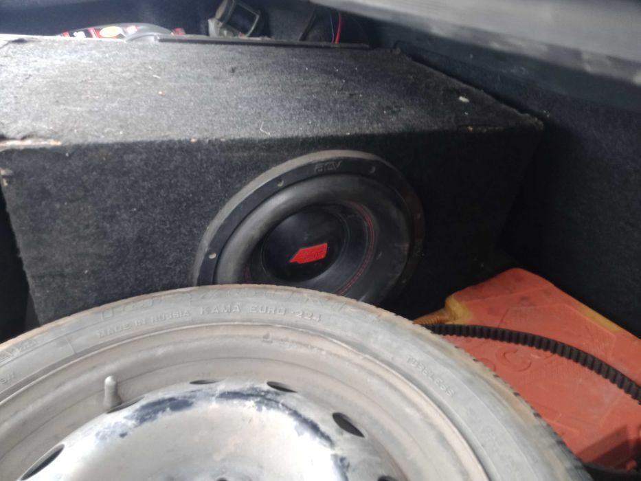 Сабвуфер и два усилителя