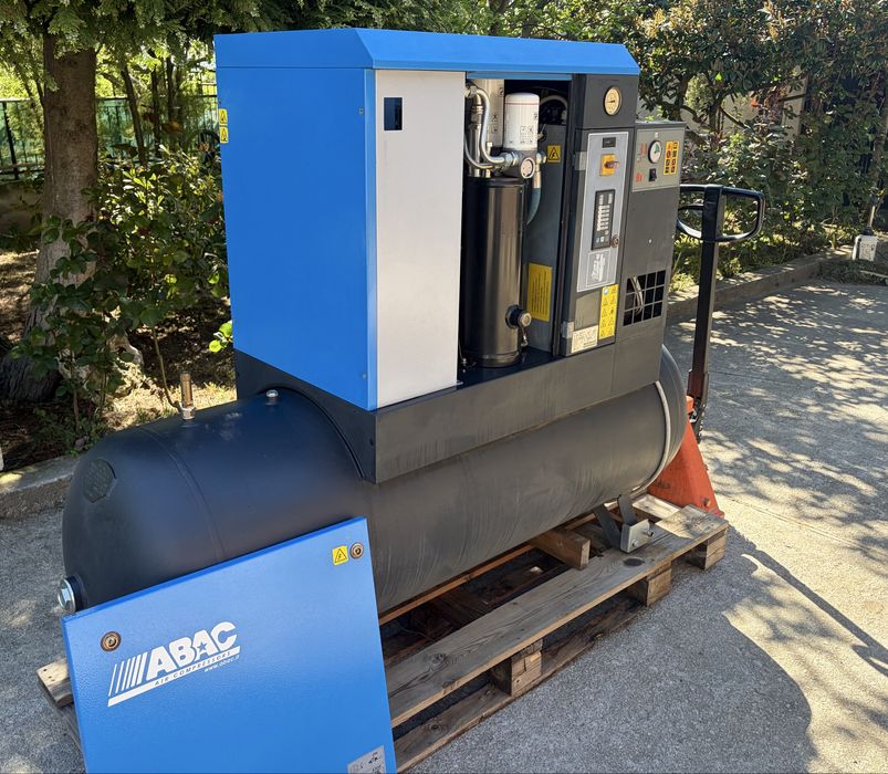 Винтов компресор Abac 11kw 500lt с вграден изсушител